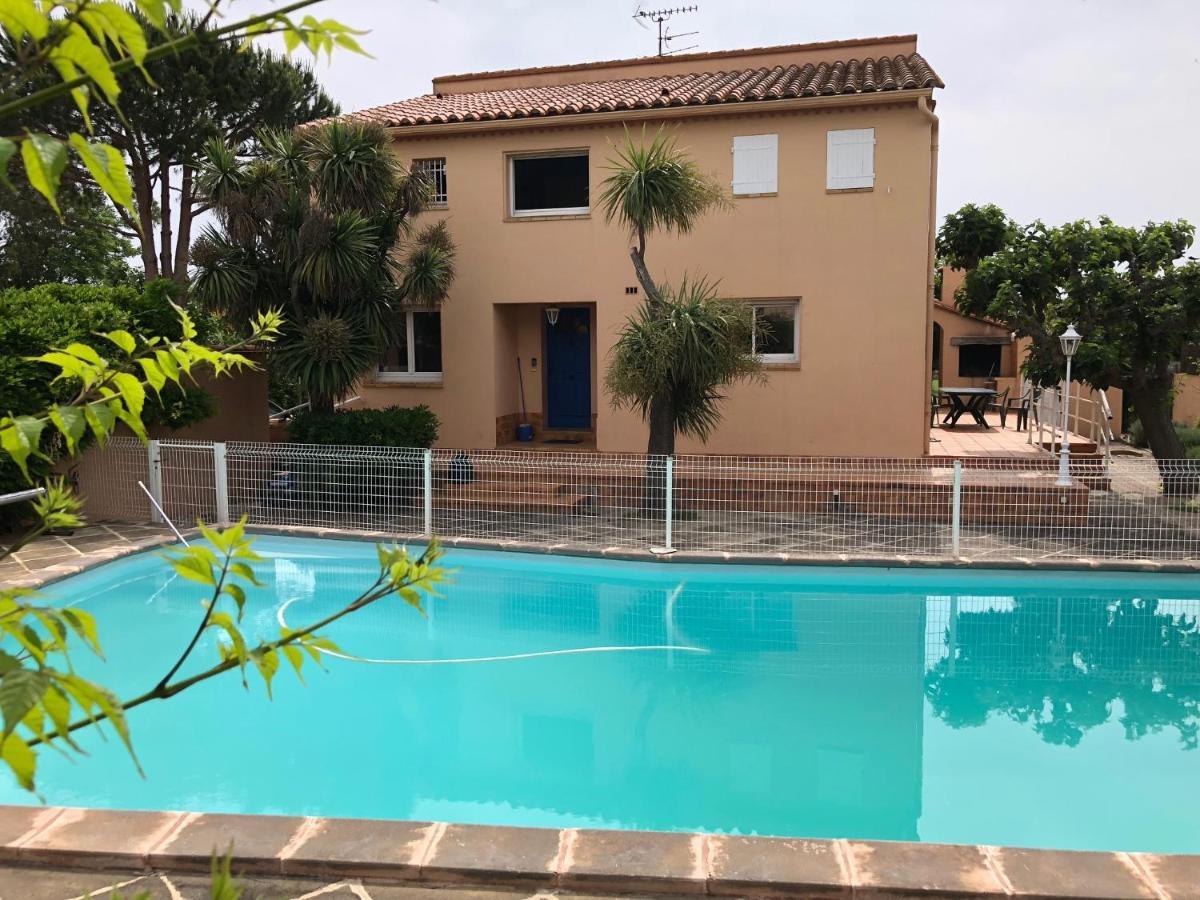 Belle Villa Avec Piscine Сент-Мари-ла-Мер Экстерьер фото