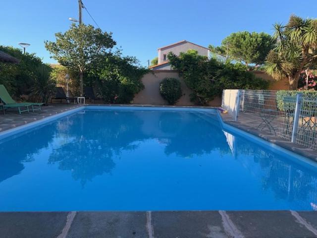 Belle Villa Avec Piscine Сент-Мари-ла-Мер Экстерьер фото